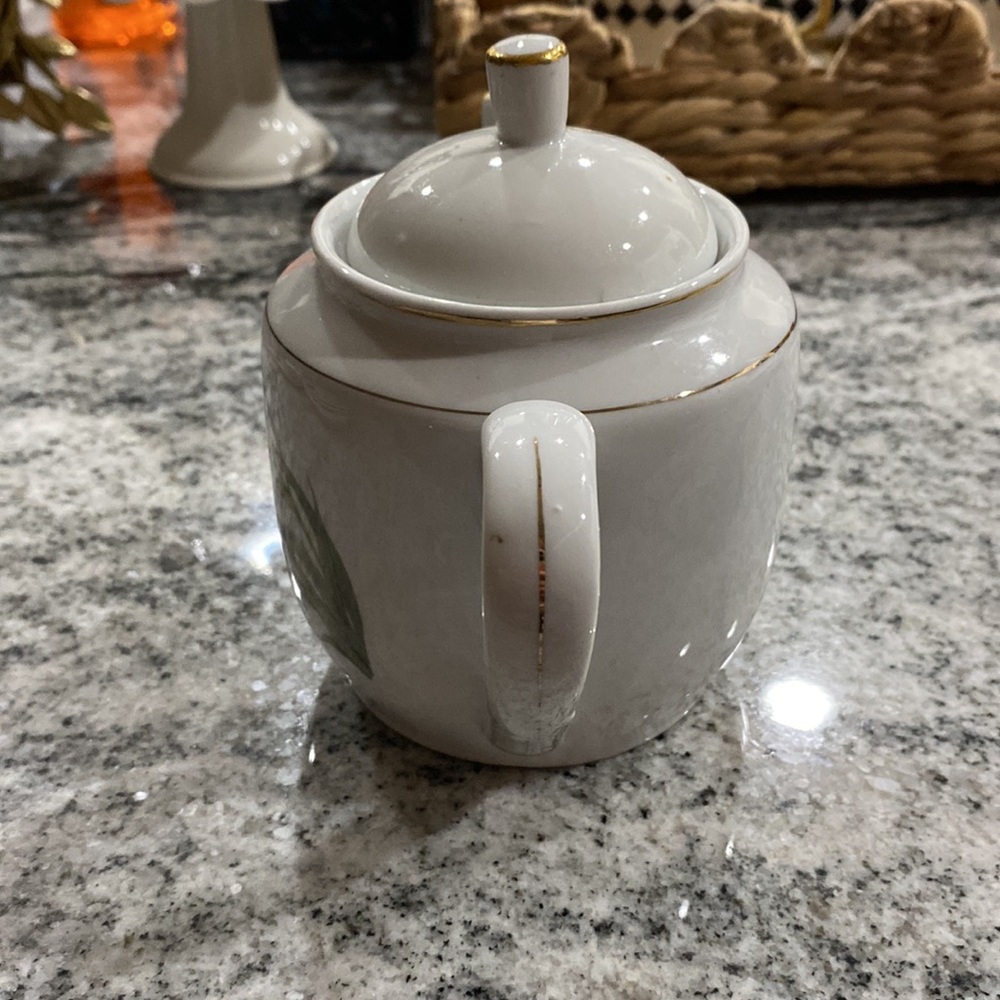 Vintage 1990’s Shadow Iris White Porcelain Teapot with Purple Floral Motif! - Picture 7 of 9
